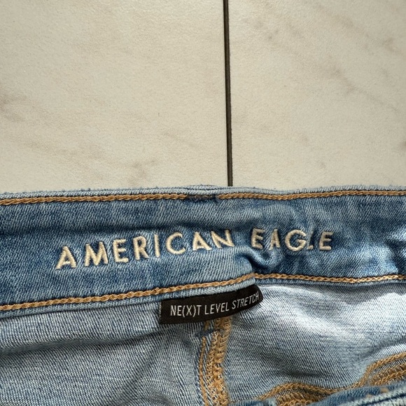 AMERICAN EAGLE Light wash ripped high rise cropped jeggings; size 2 Short - Picture 2 of 6